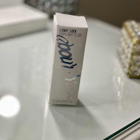 About Face Highlighter - Picture 3 of 3